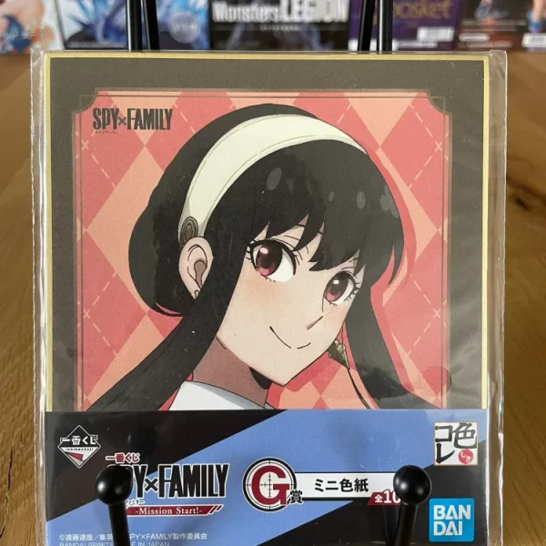 Spy x Family - Shikishi 13,5 cm Yor Forger - Ichiban Kuji Mission Start (Lot G)